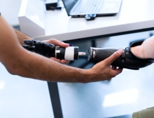 L’exosquelette pour se rééduquer pas à pas, un bénéfice physique et psychologique